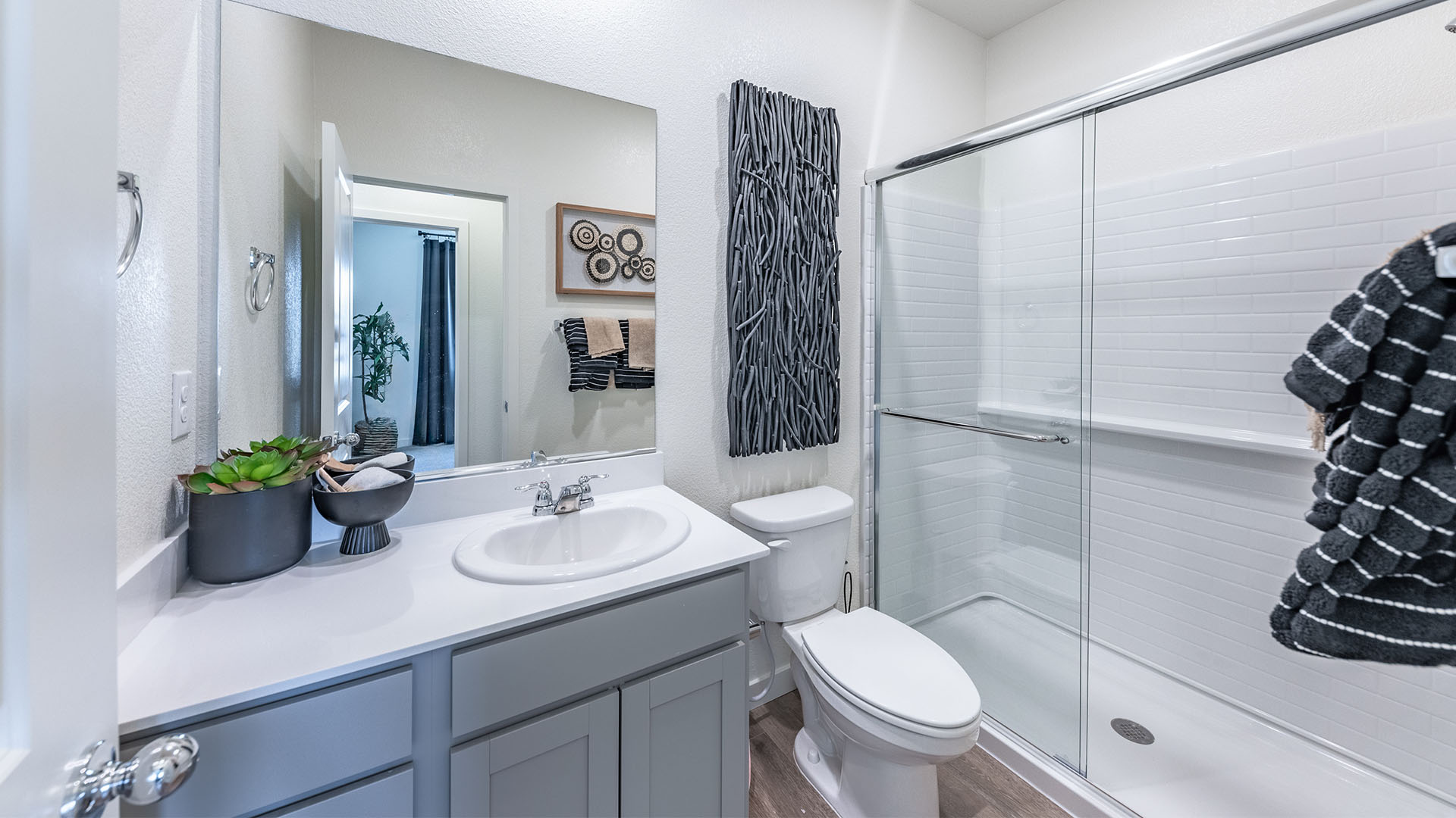 Secondary bathroom with shower