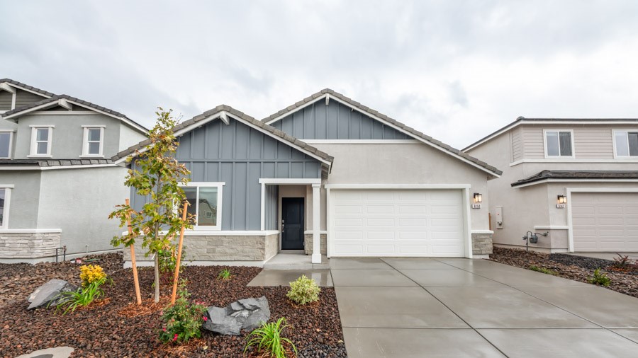 Single-story Donner floorplan with blue board and baton accents