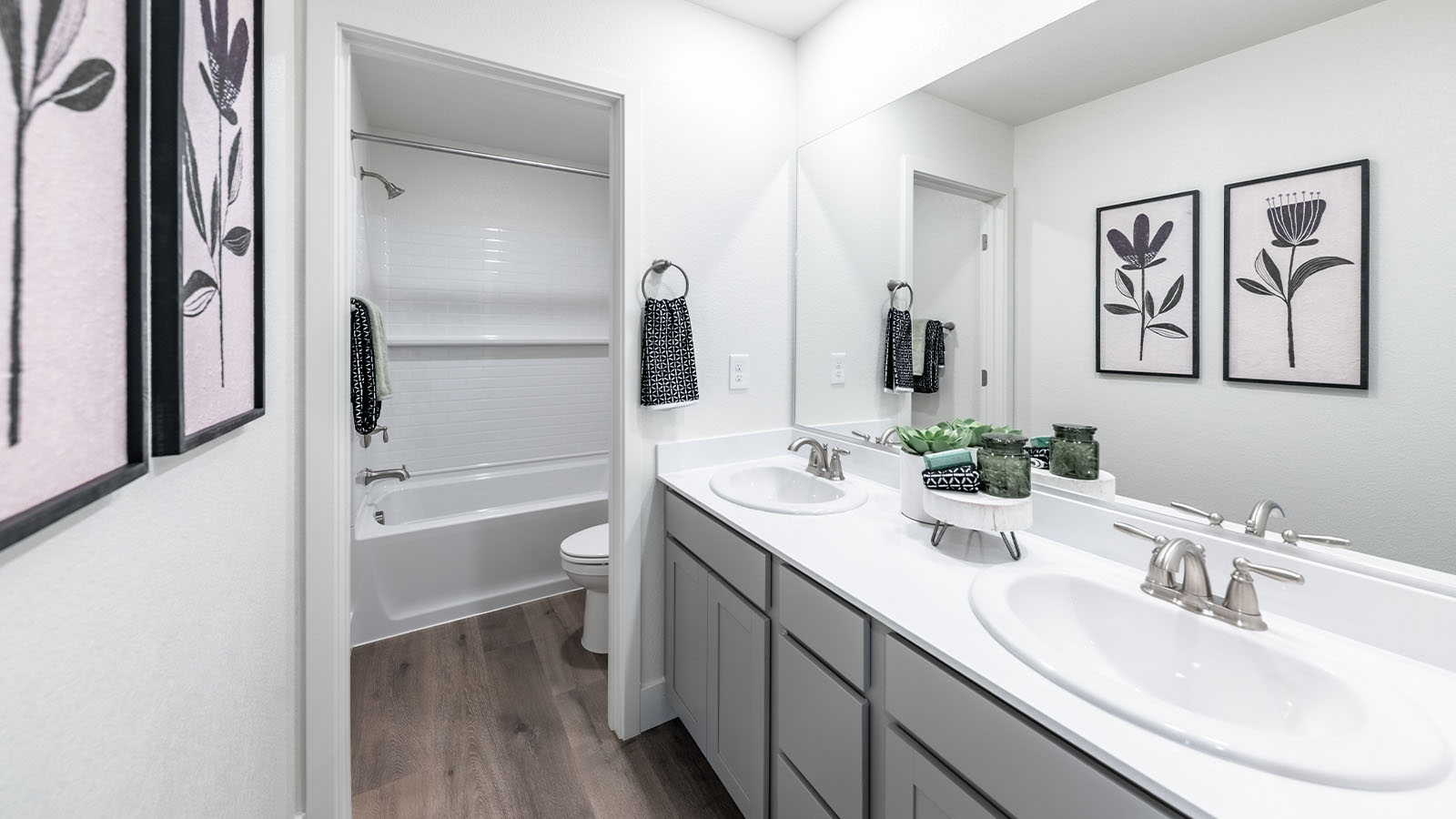 Secondary bathroom with combination shower and tub