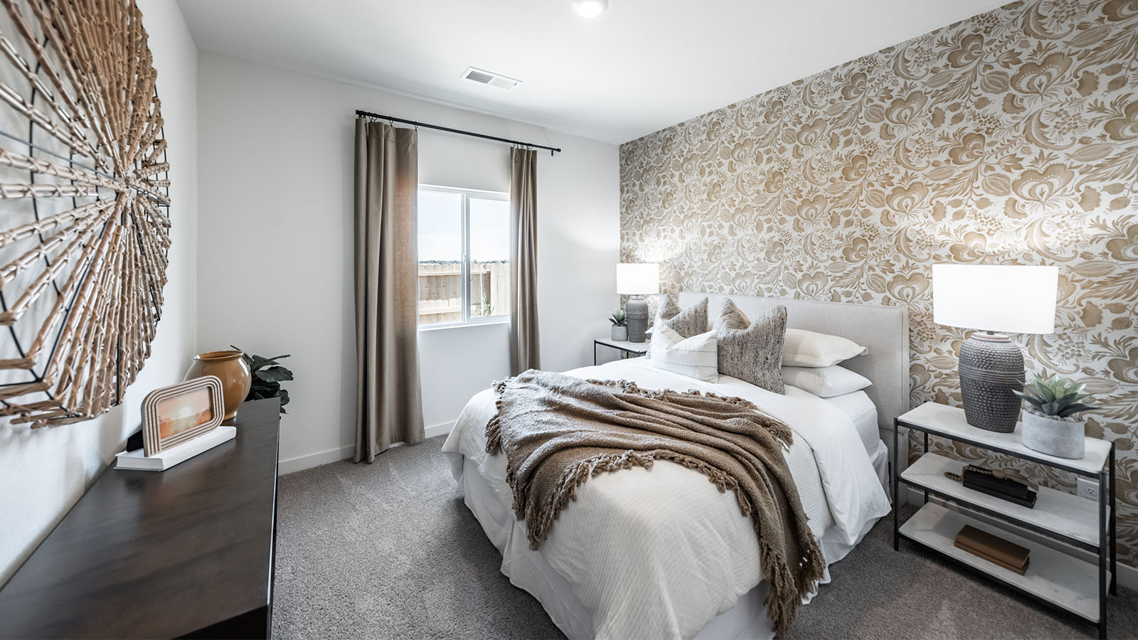 Secondary bedroom with a large window decorated for guests