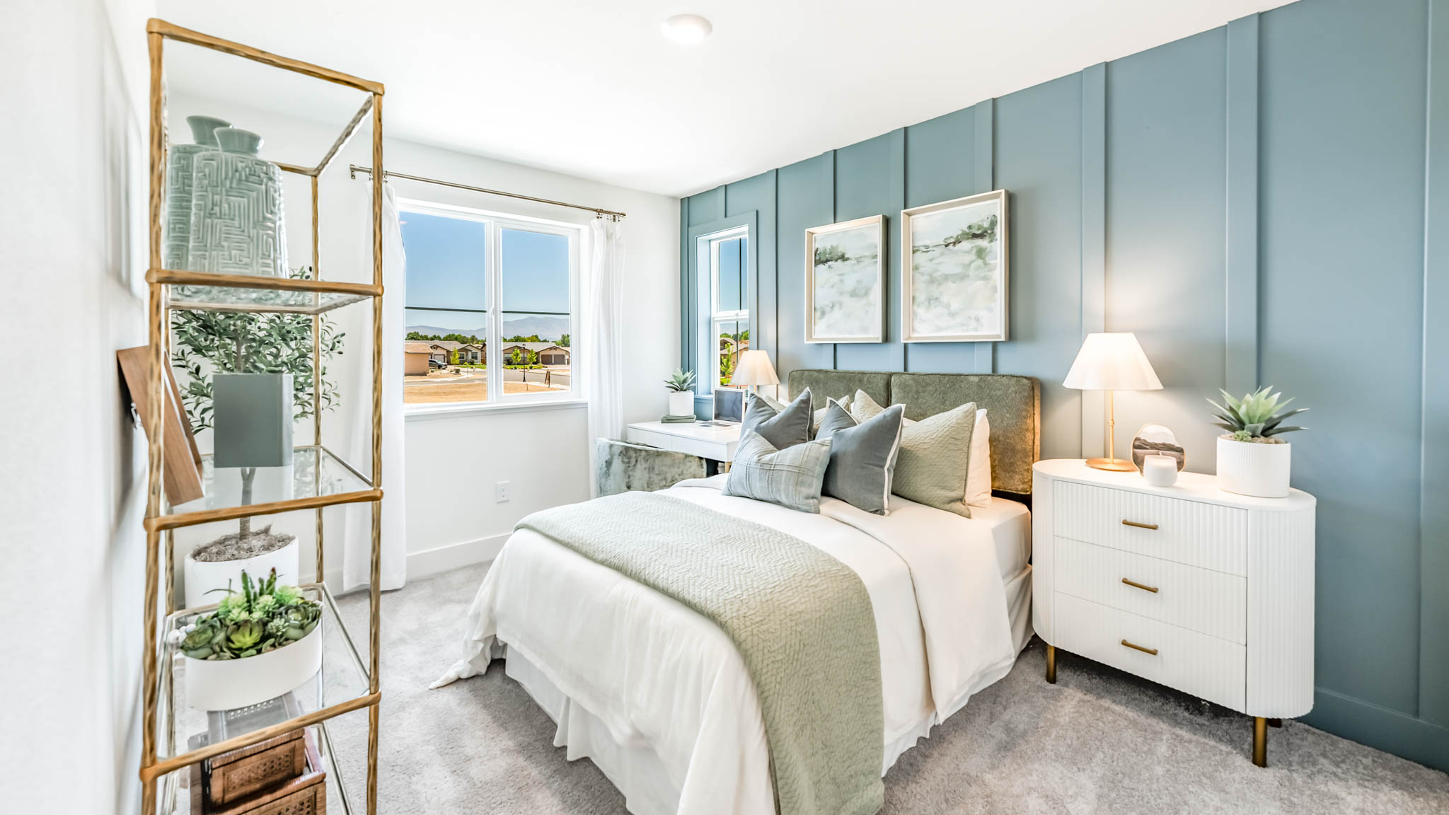 Secondary bedroom decorated for guests