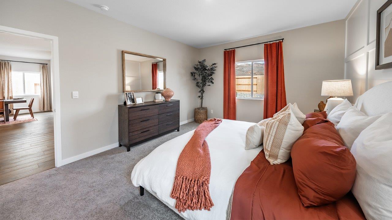 Large primary bedroom