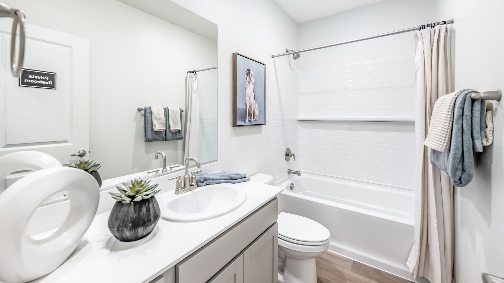 Secondary bathroom with toilet and tub and shower combo