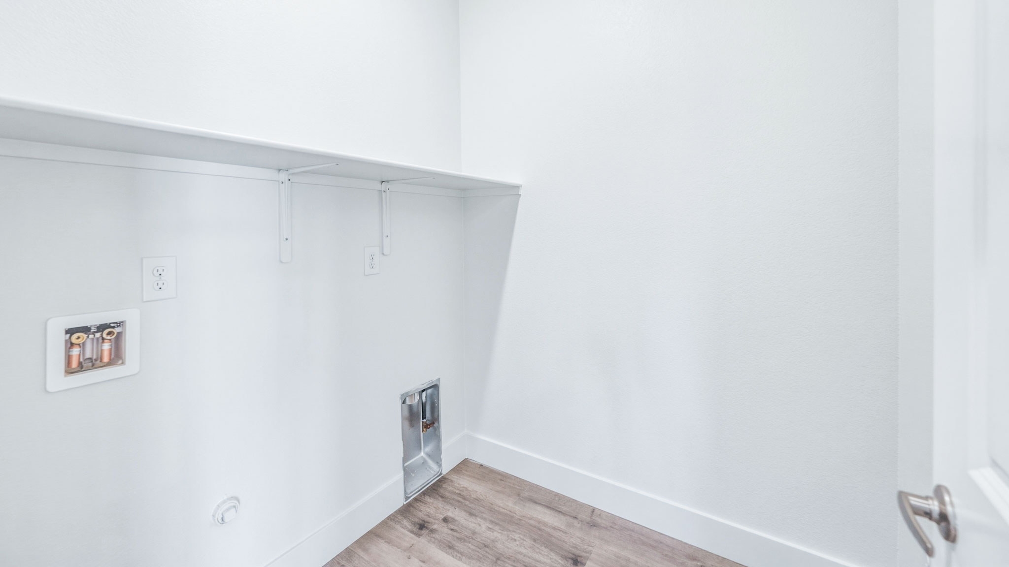 Laundry room with shelving