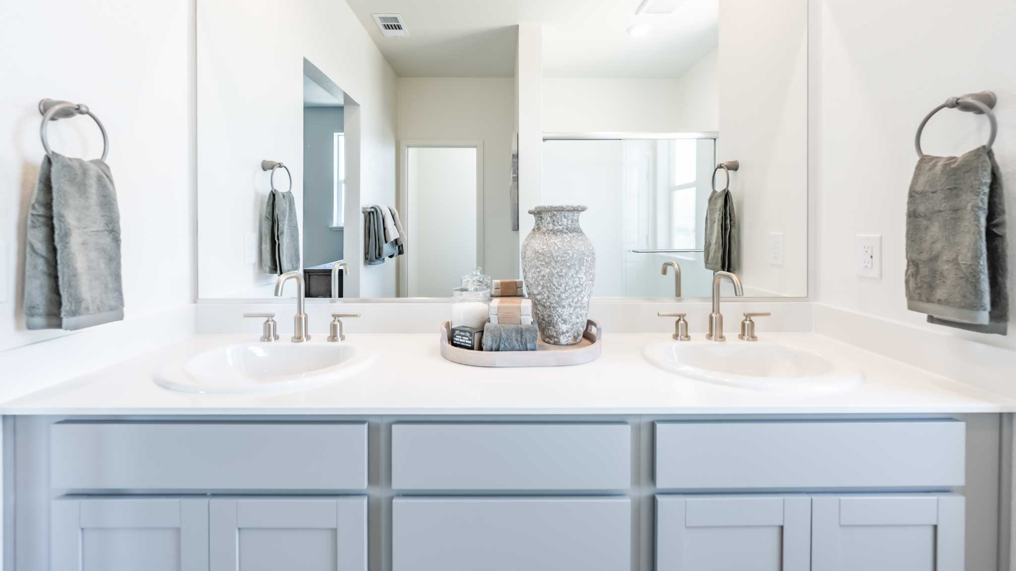Double vanity with a large mirror