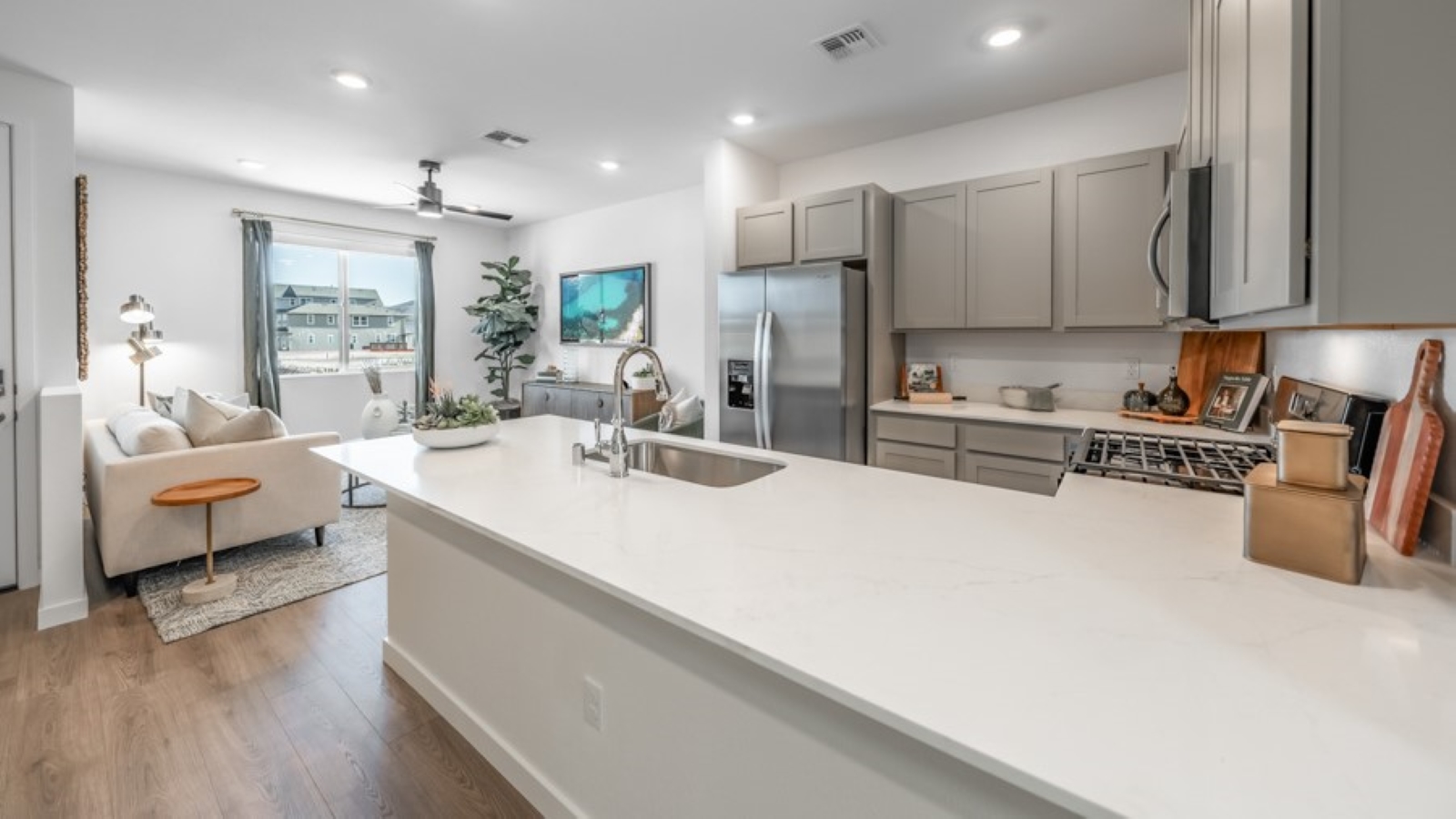 Kitchen with long L-shaped bar