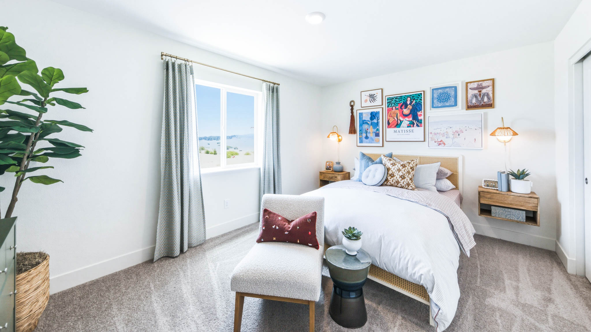 Cute secondary bedroom decorated for a child