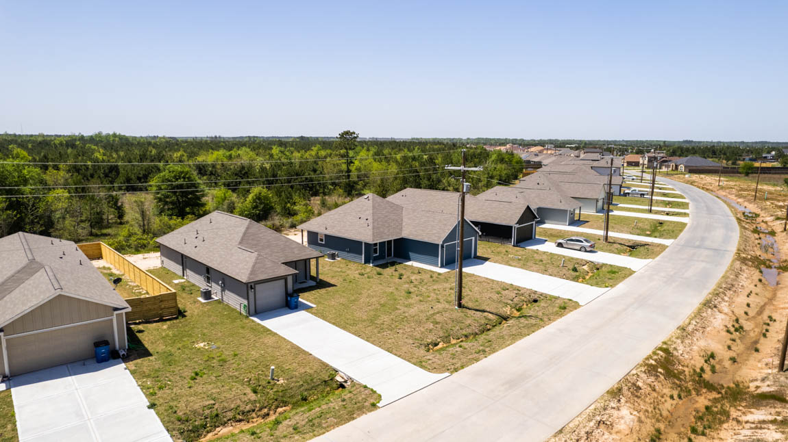 New Homes in Santa Fe Cleveland, TX D.R. Horton