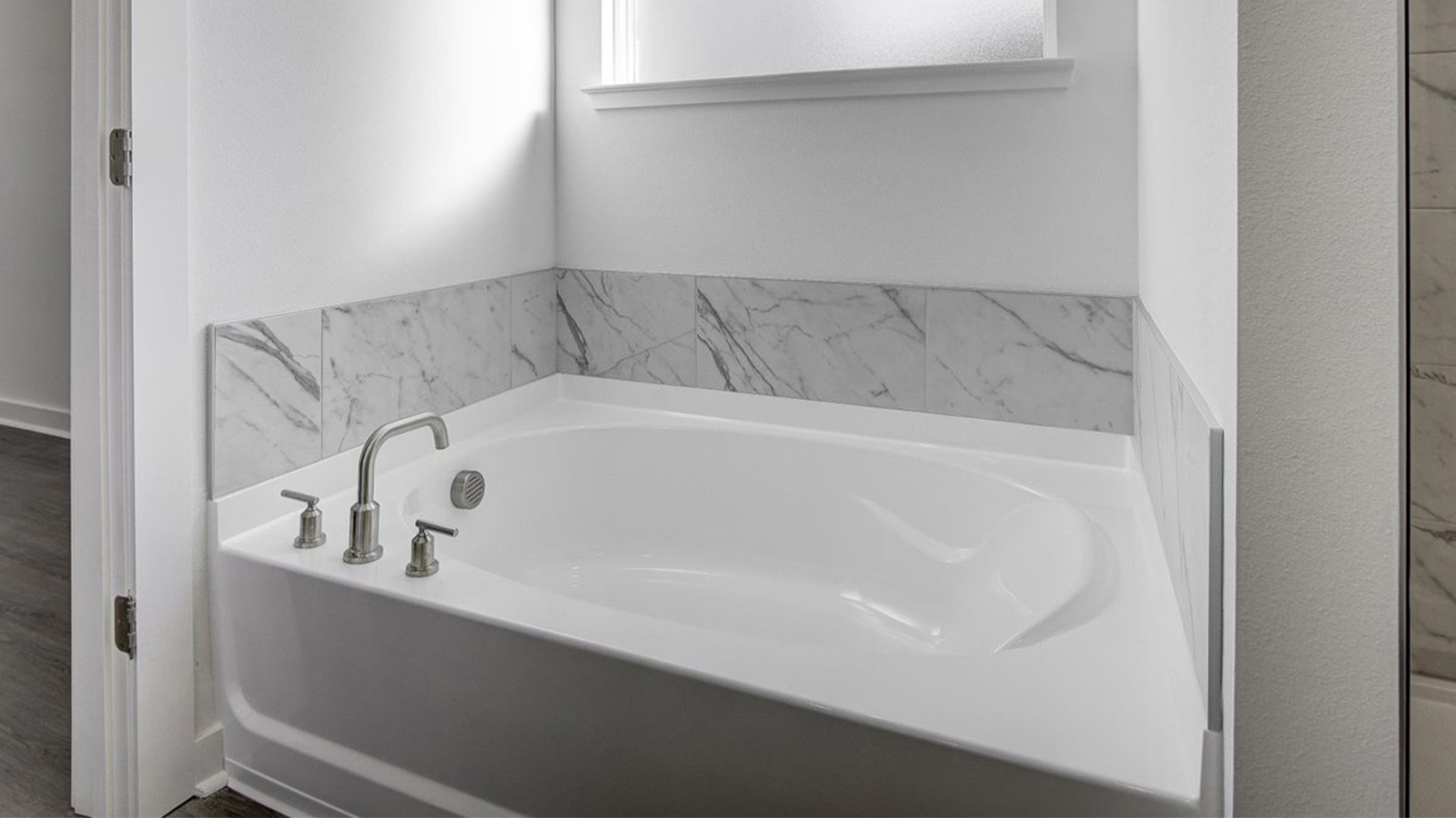 Primary bath tub