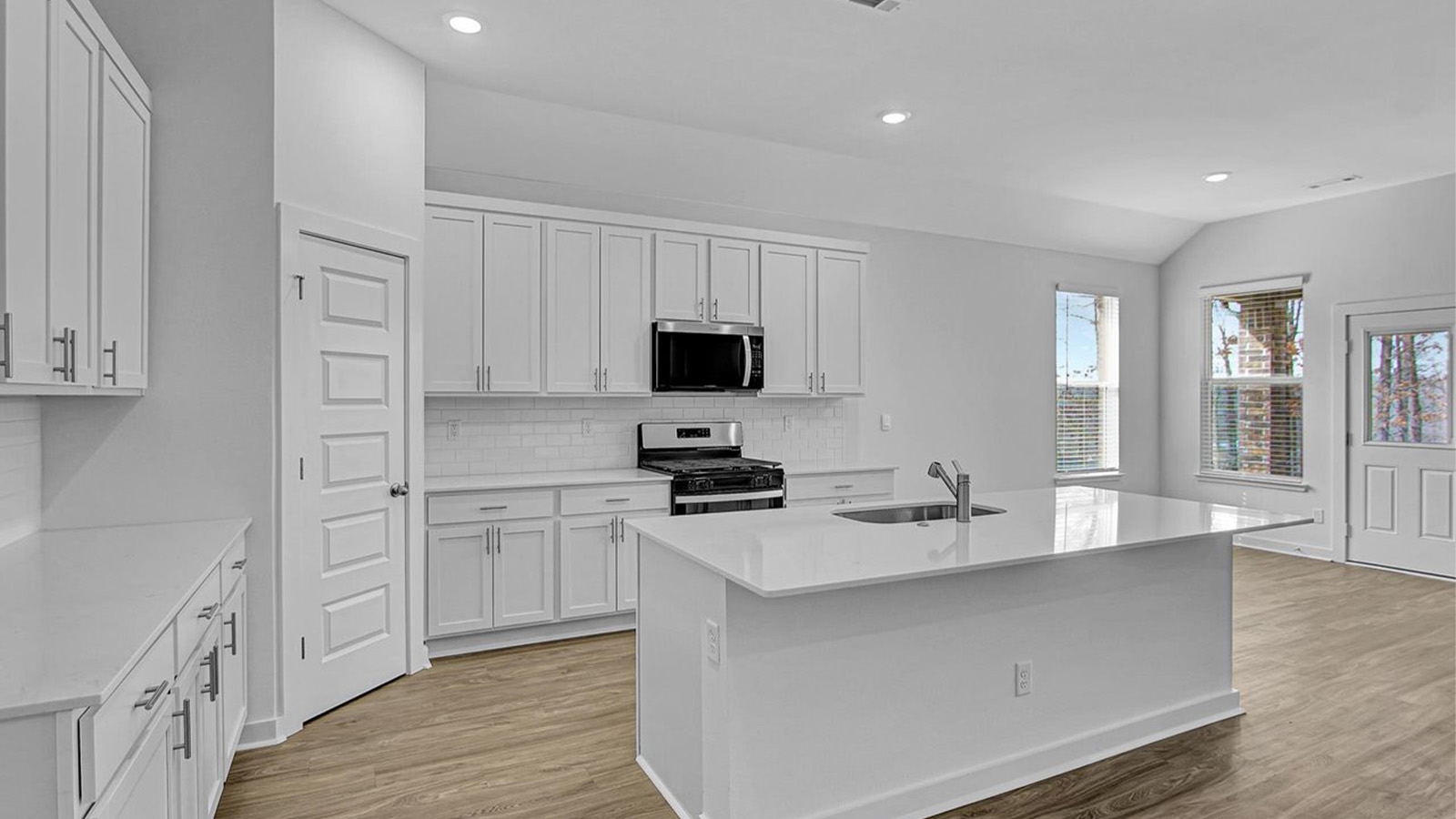 Kitchen bar 2