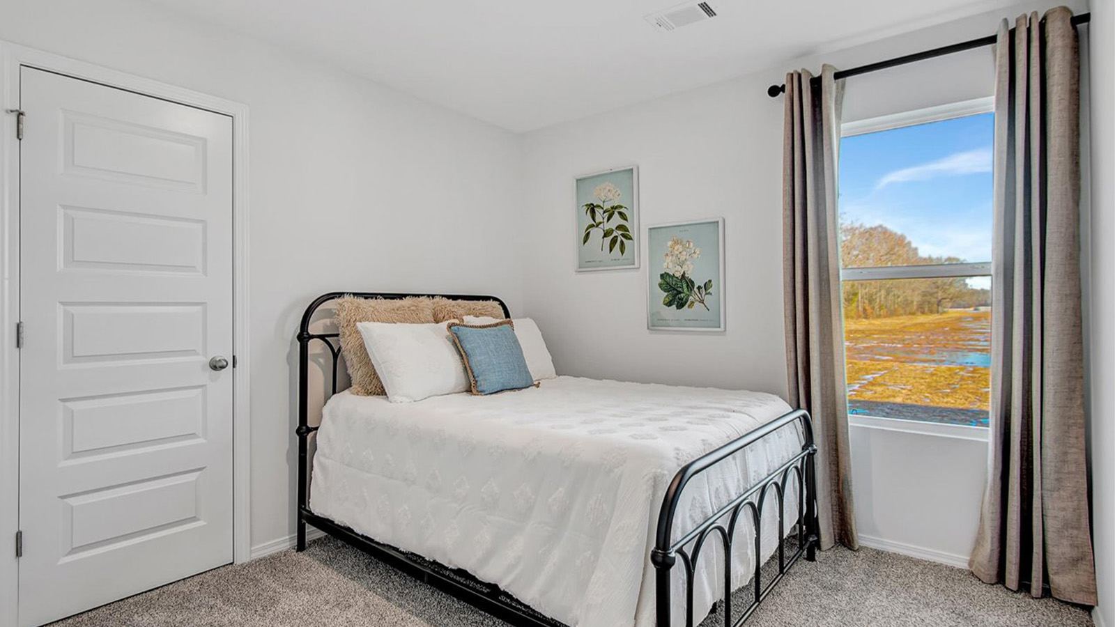 Guest bedroom