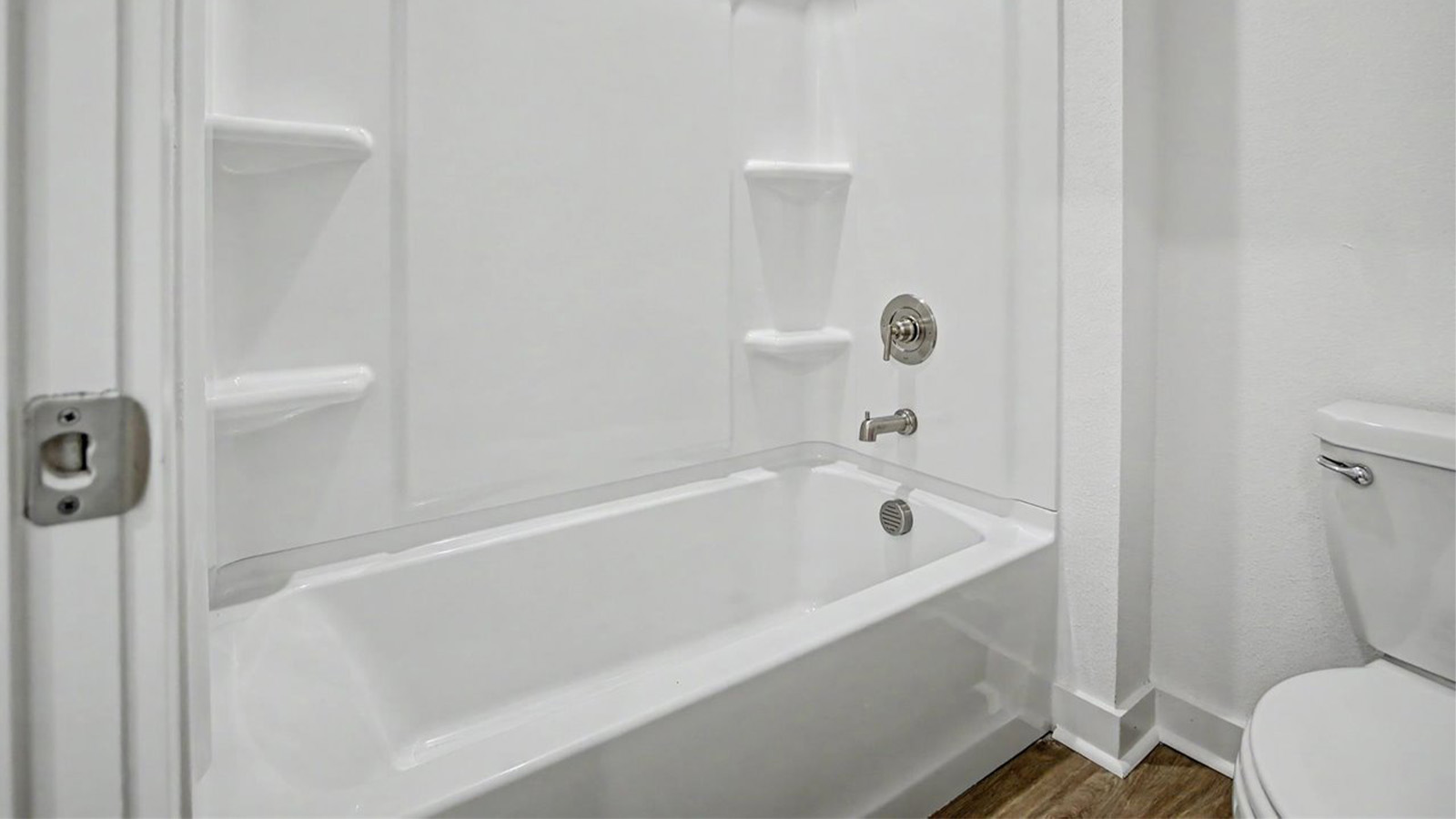 Guest bathroom tub