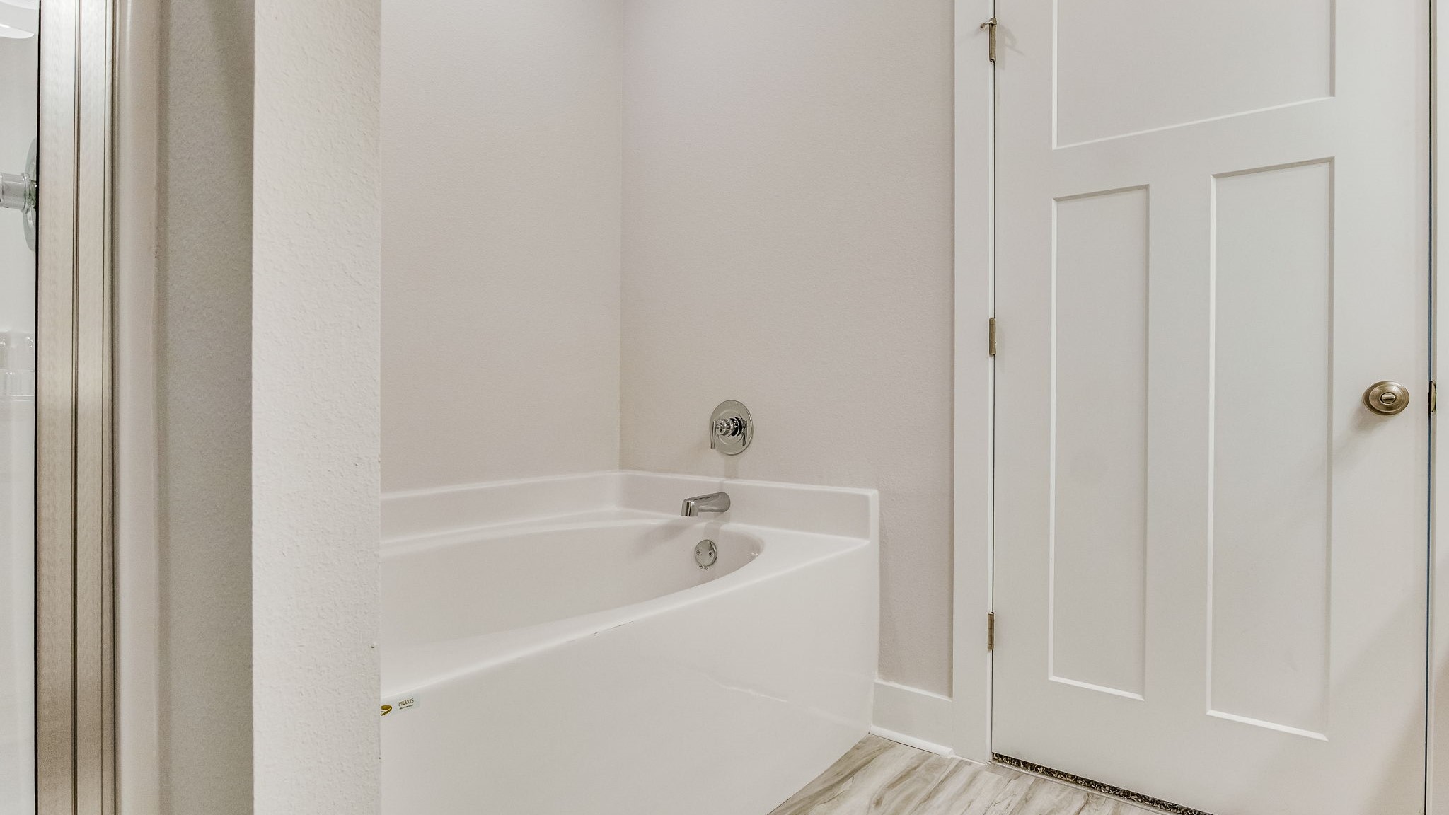 The Riverside floorplan primary bathroom soaking tub