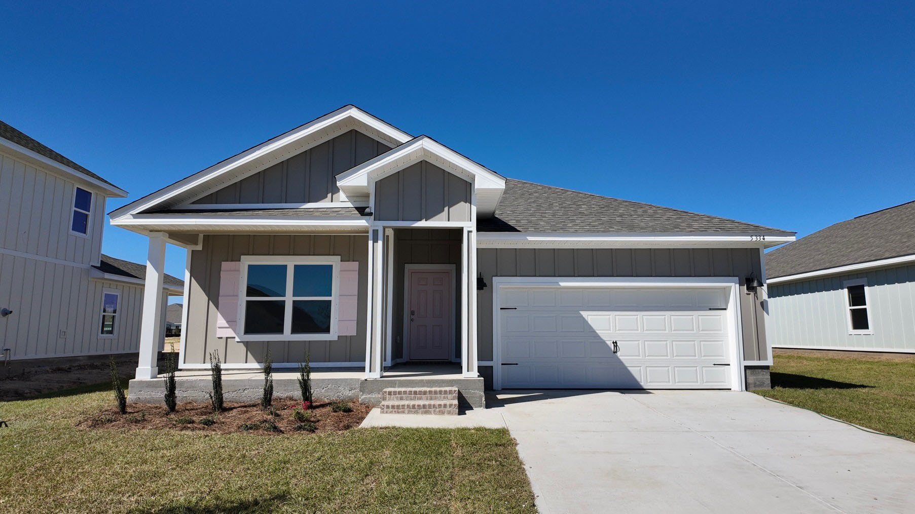 5334 Macarthur Dr exterior