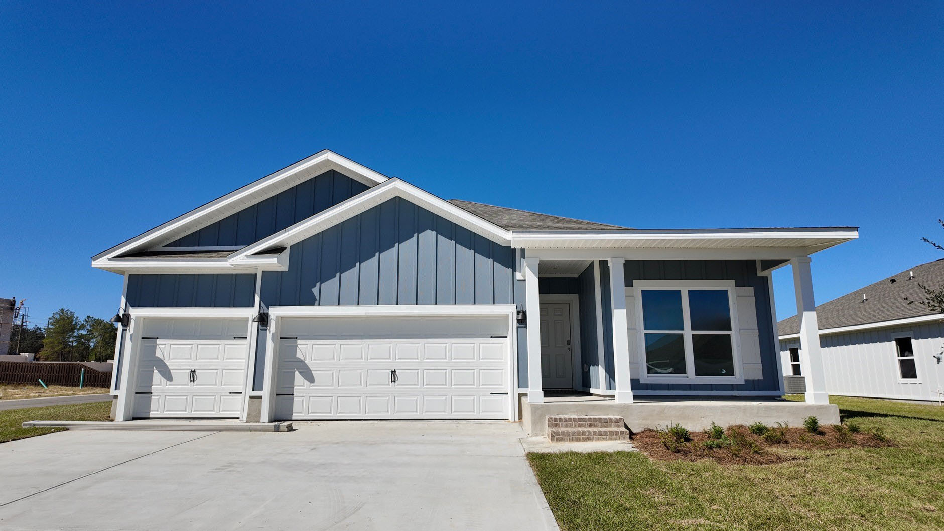 5326 Macarthur Dr exterior