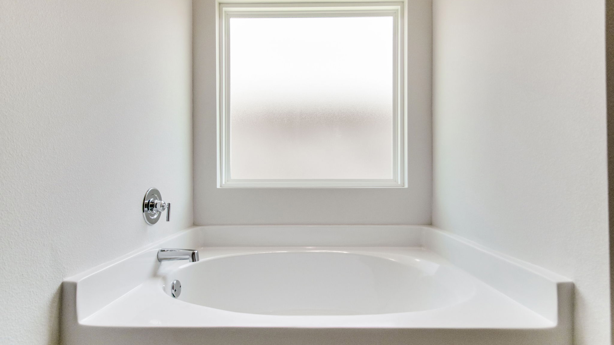 The Lamar floorplan primary bathroom soaking tub