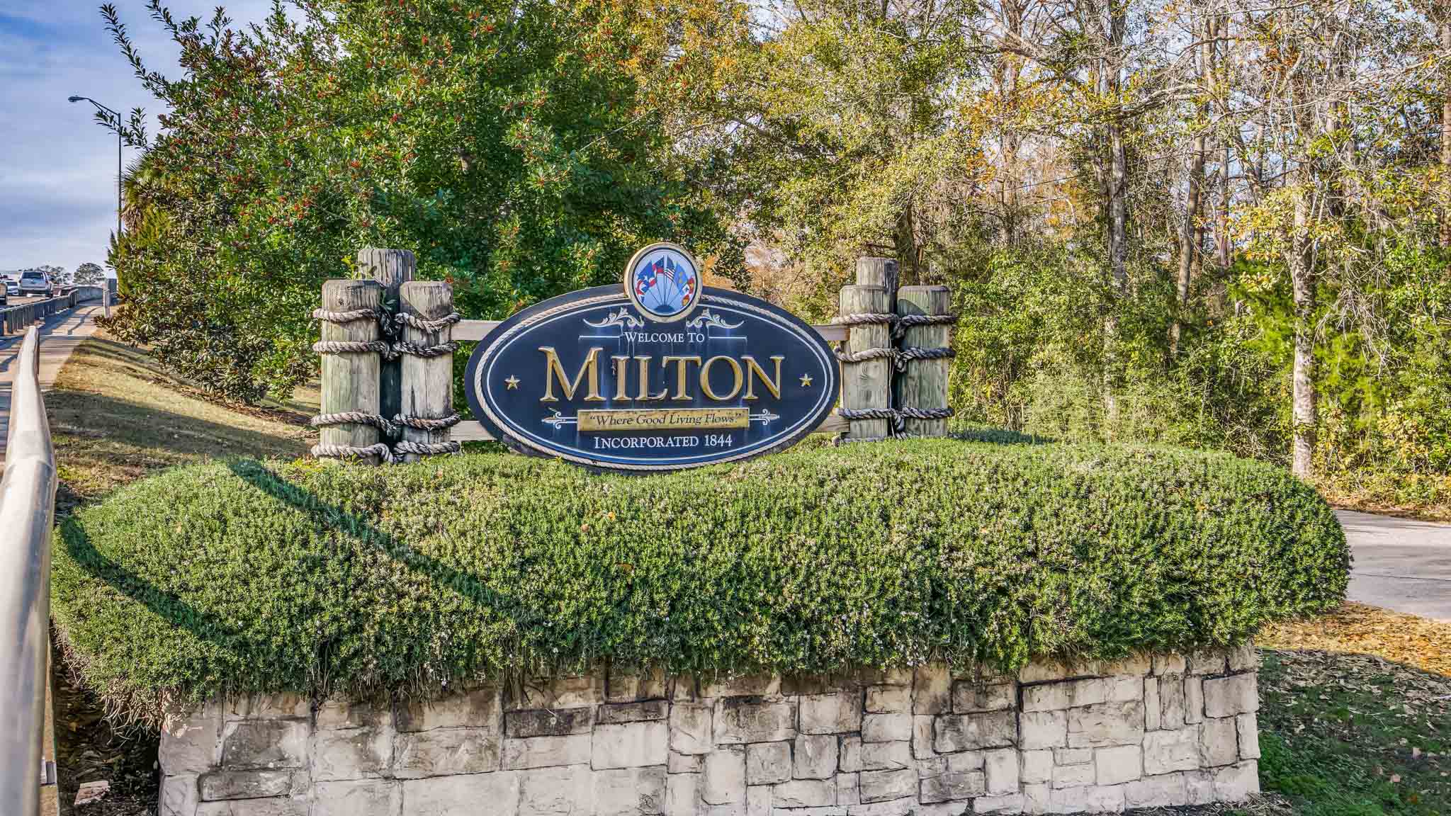 Downtown Milton sign near Plantation Woods