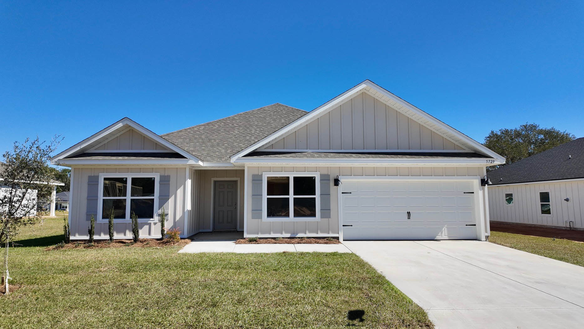 5729 Dearing St exterior