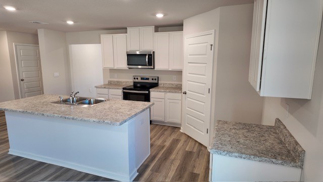 The Lakeside floorplan kitchen with white shaker cabinets and Formica countertops