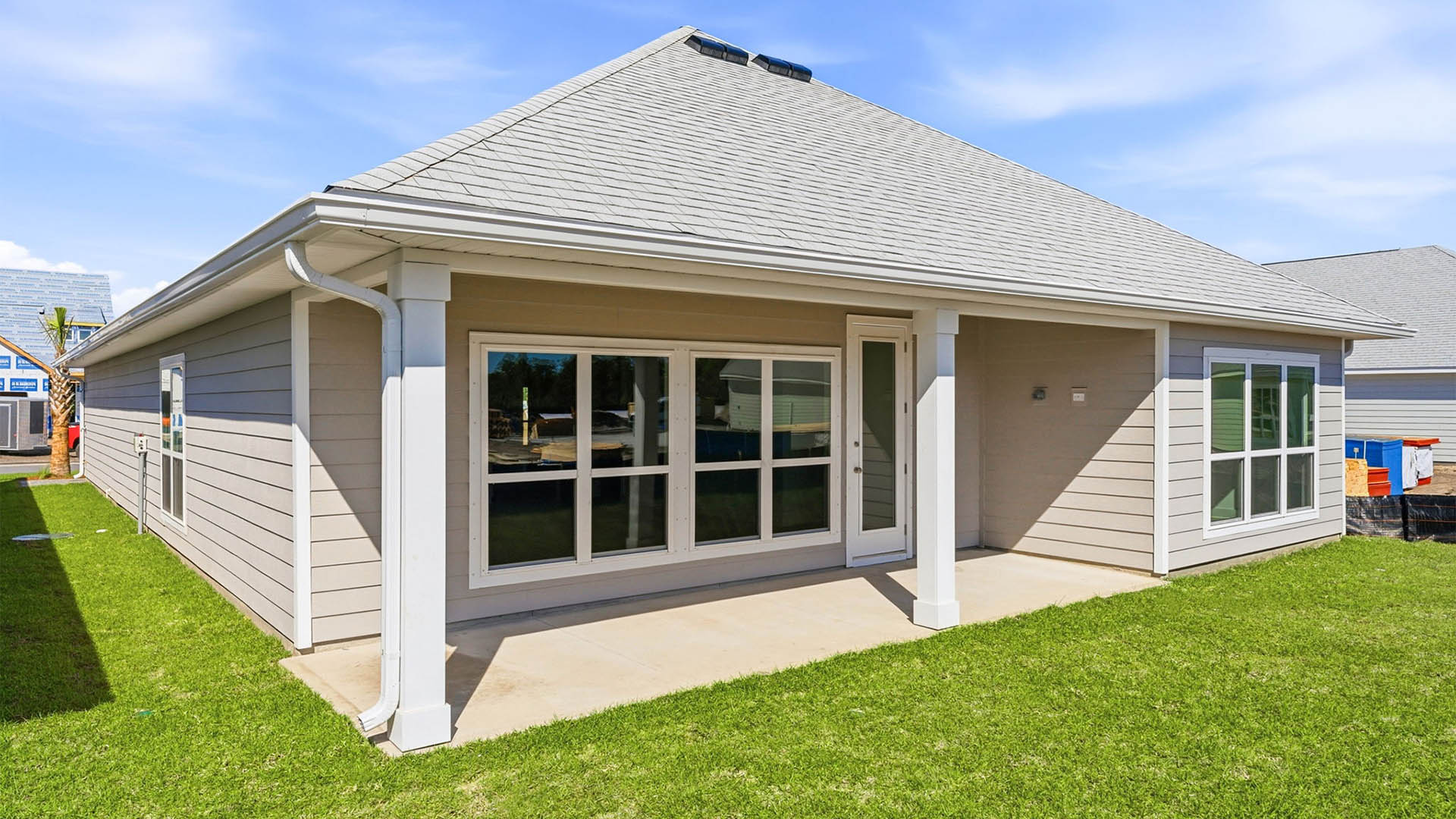 Jubilee plan rear of home with covered patio.