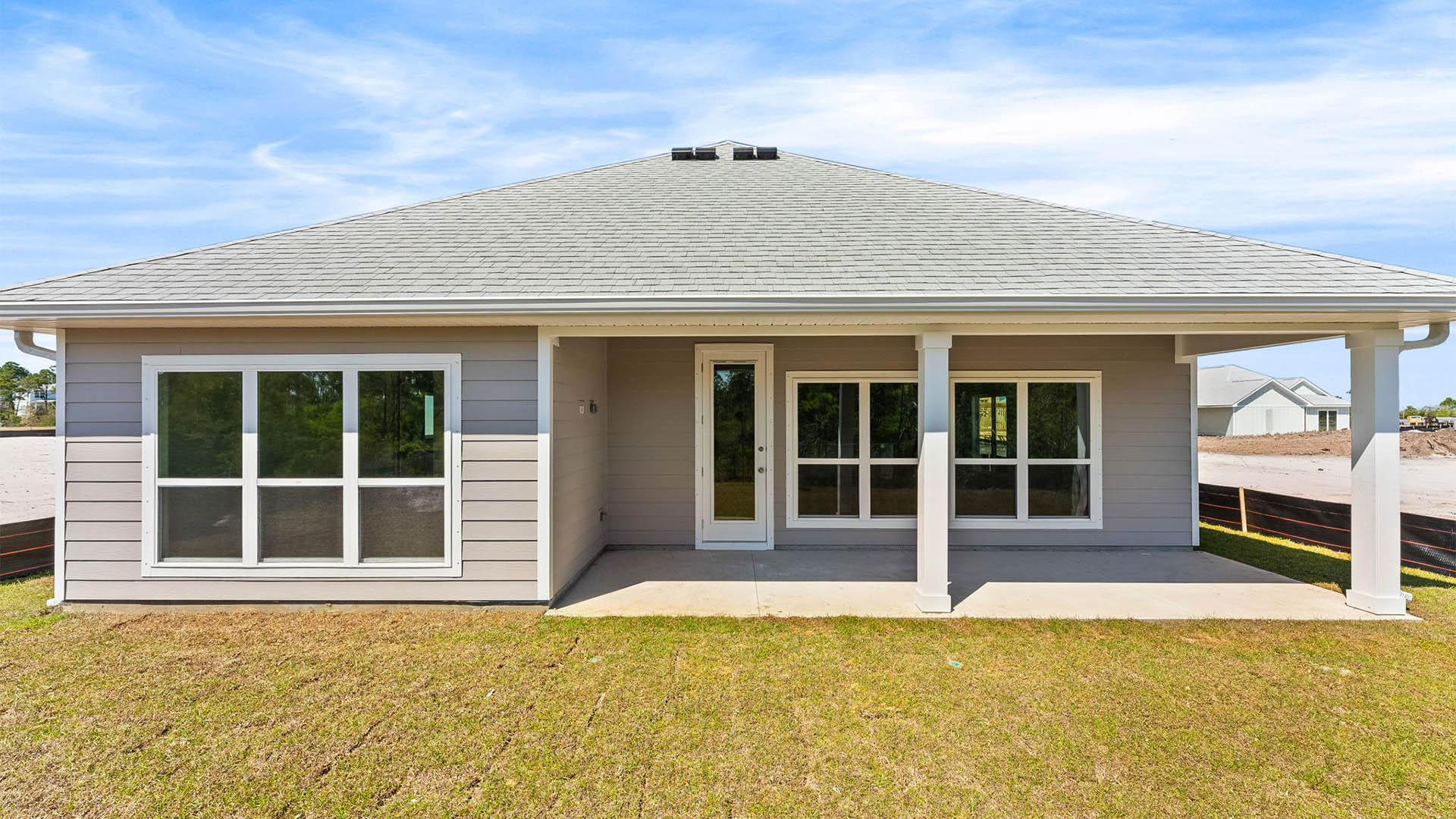 Jubilee plan rear of home with covered patio.