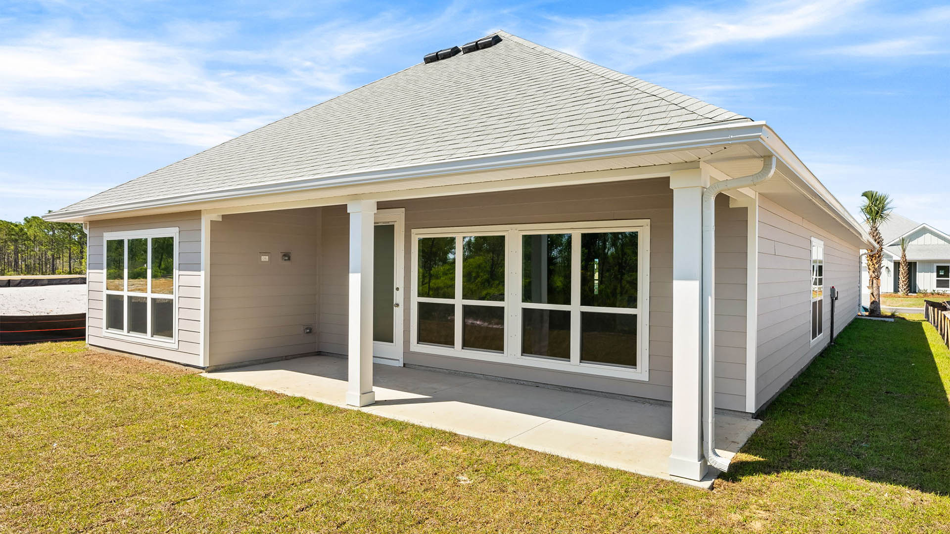 Jubilee plan rear of home with covered patio.