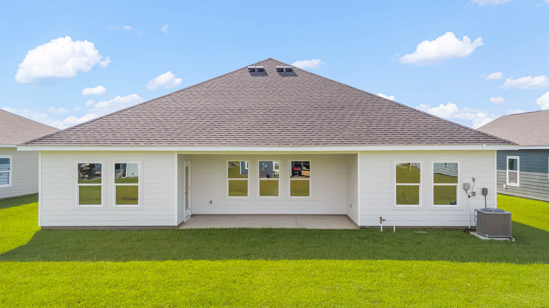 Victoria floor plan rear of home with covered rear patio.