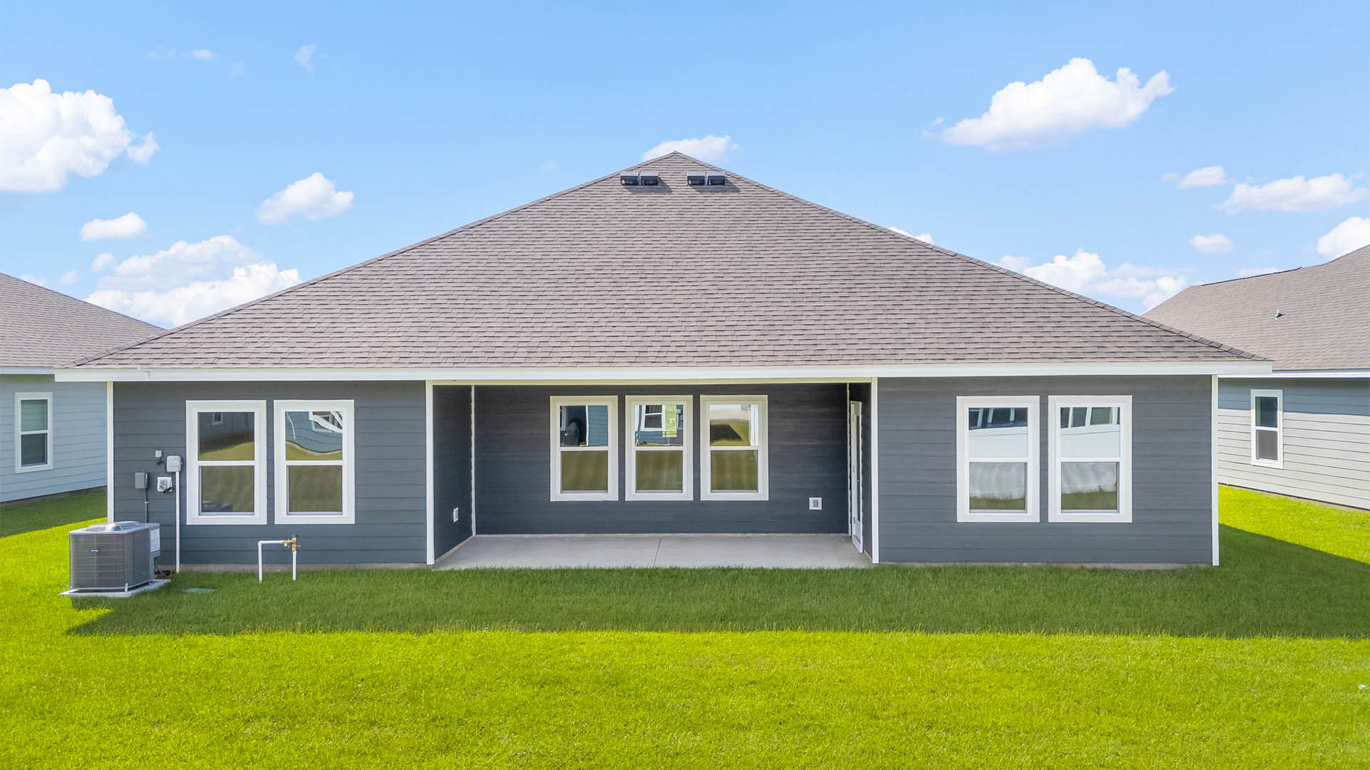 Victoria floor plan rear of home with covered rear patio.