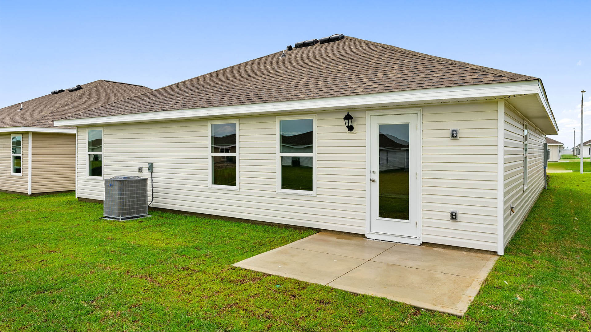 Lismore floor plan rear of home with back patio.