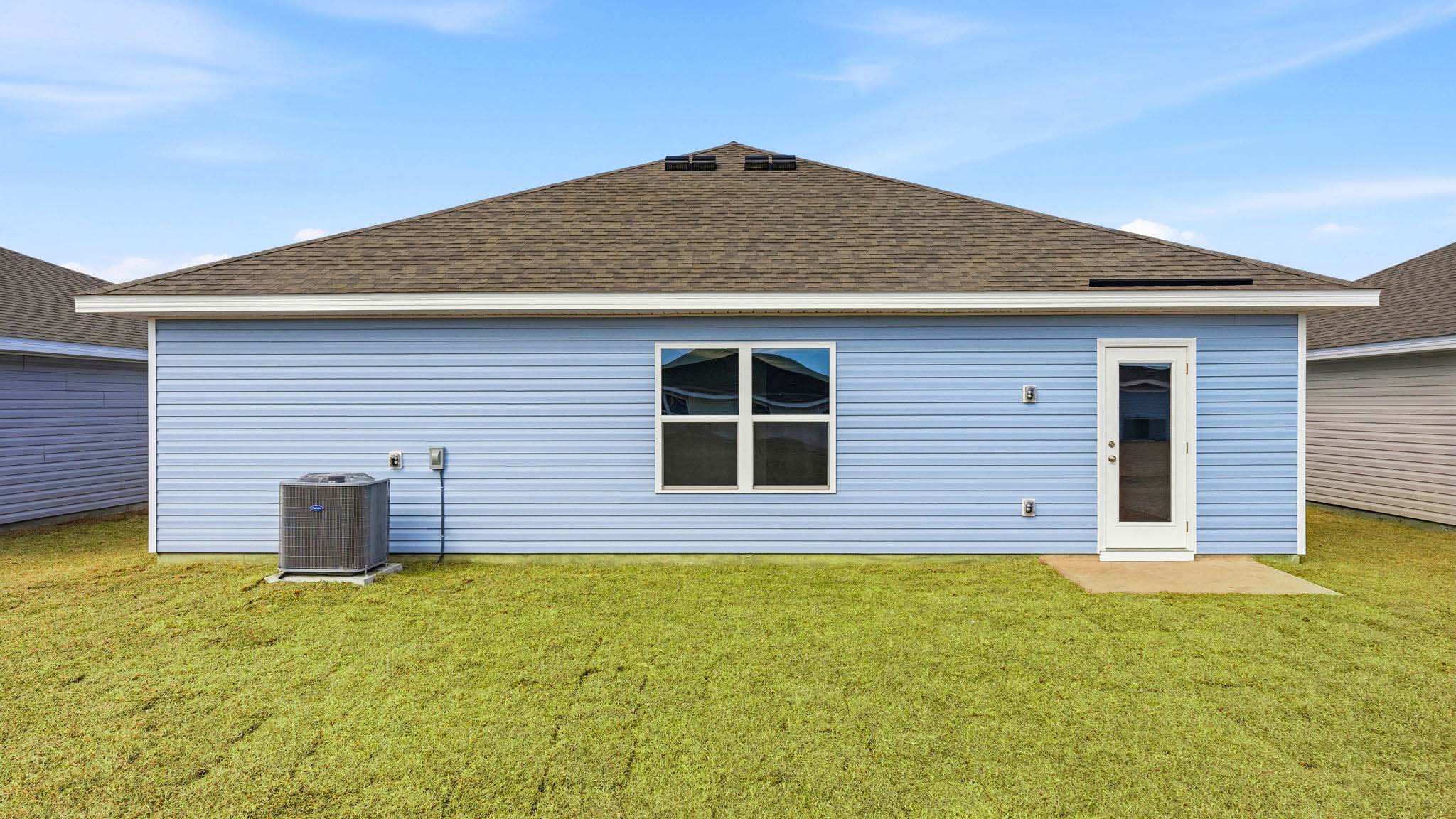 Aldridge plan with back patio and back yard.