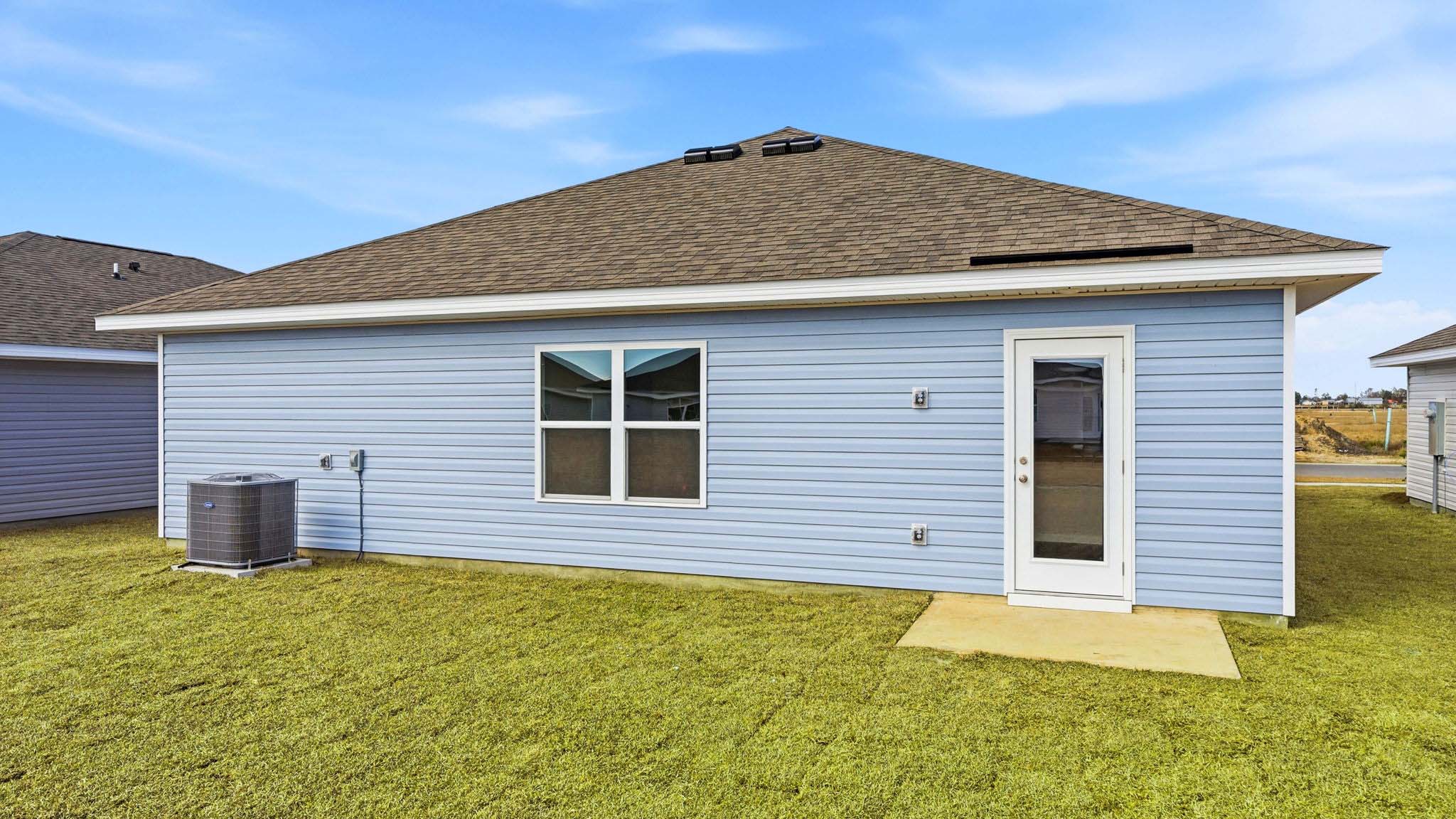 Aldridge plan with back patio and back yard.