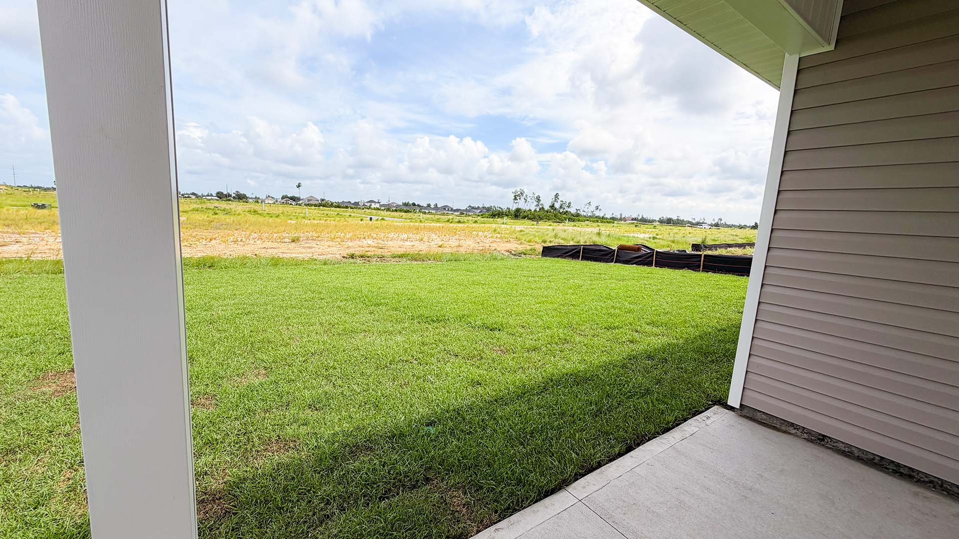 Rear patio view of back yard.