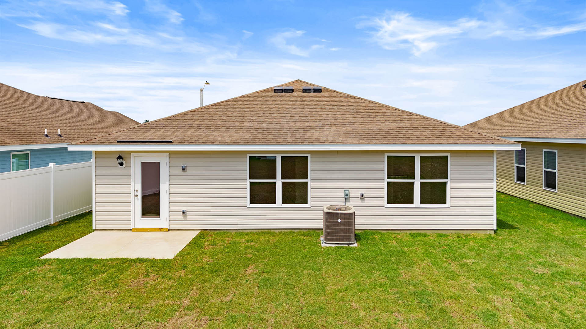 Freeport floor plan at Liberty back patio and back yard.