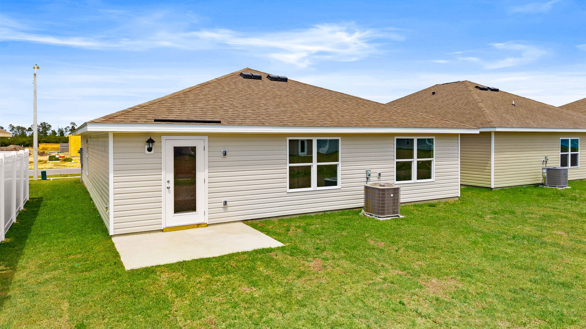 Freeport floor plan at Liberty back patio and back yard.