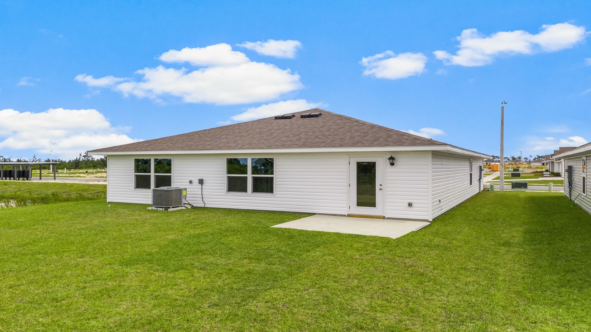 Freeport floor plan at Liberty back patio and back yard.