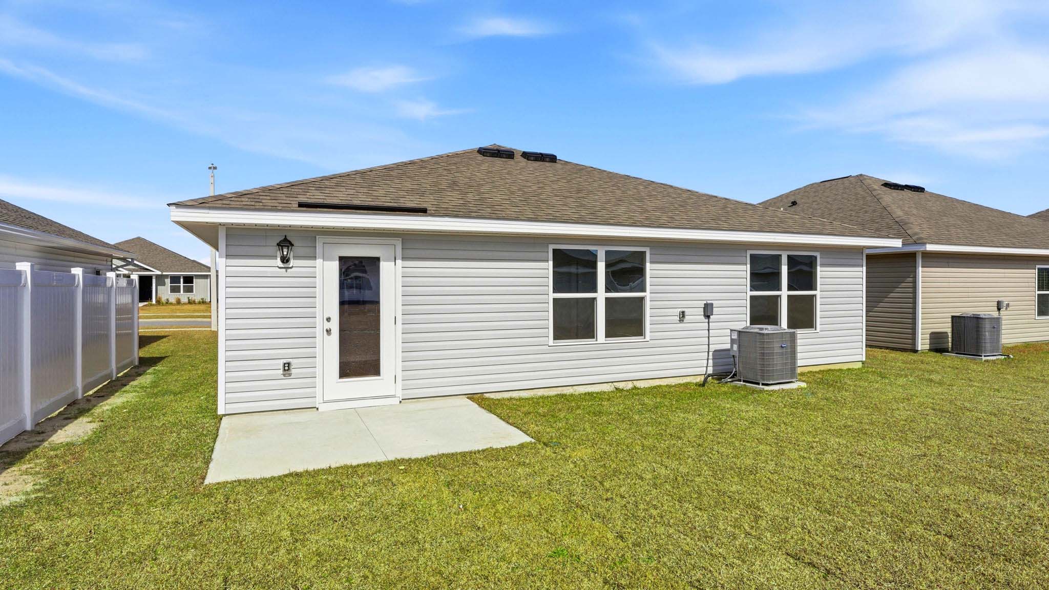 Freeport floor plan at Liberty back patio and back yard.