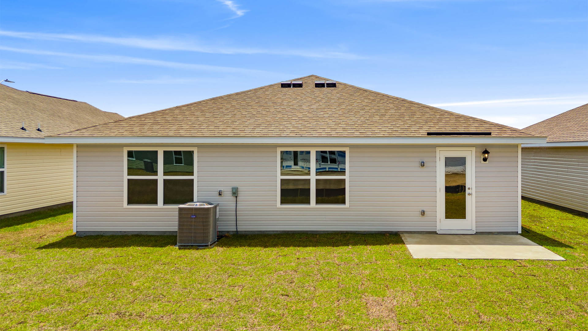 Freeport floor plan at Liberty back patio and back yard.