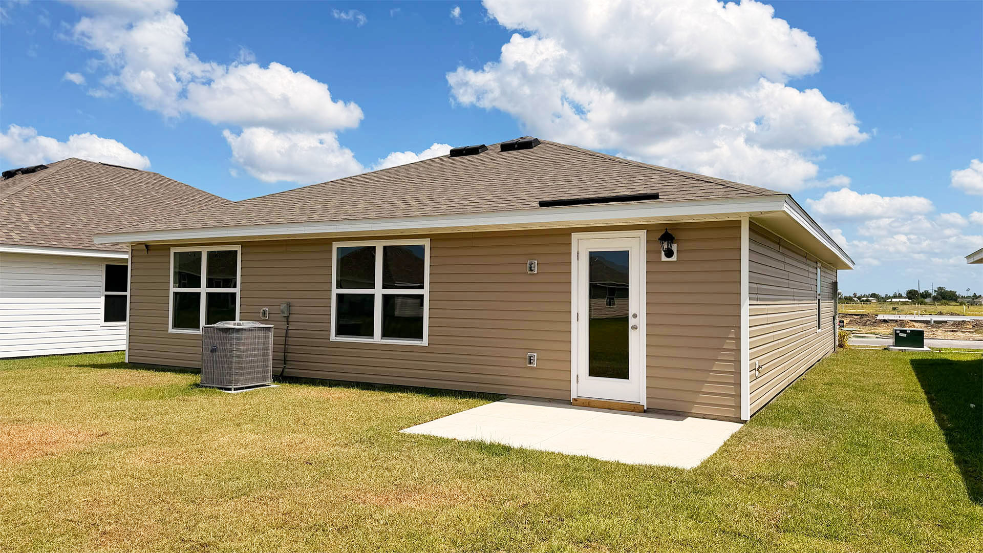 Freeport floor plan at Liberty back patio and back yard.