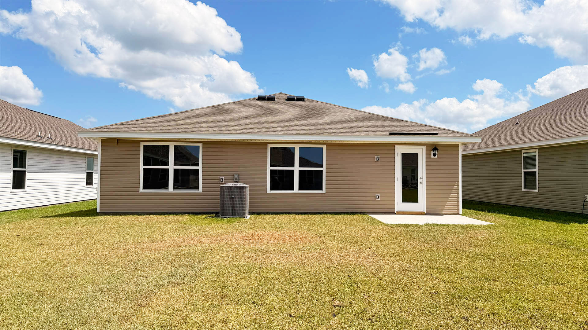 Freeport floor plan at Liberty back patio and back yard.