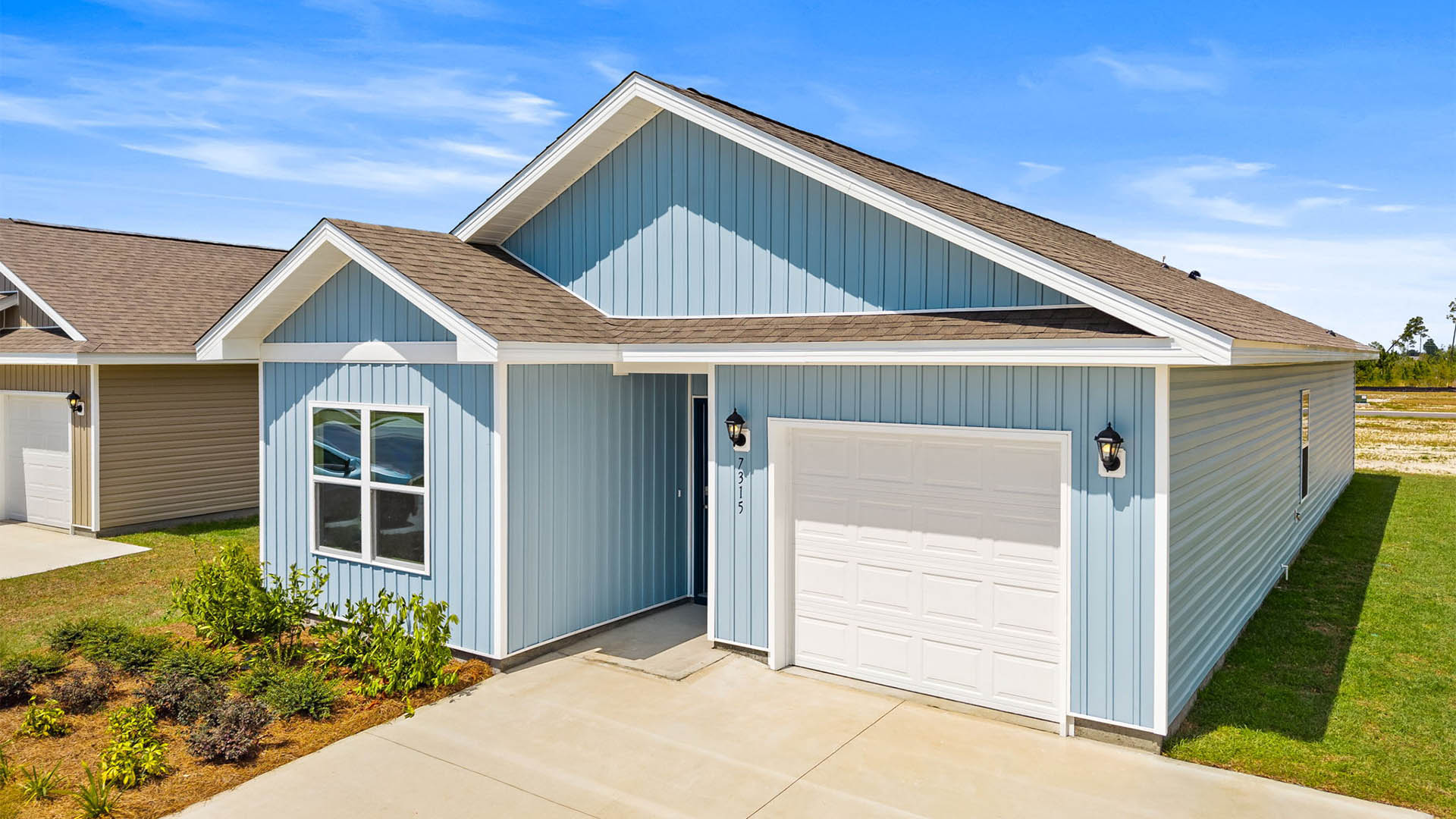 Bowen plan with vinyl siding and single car garage.