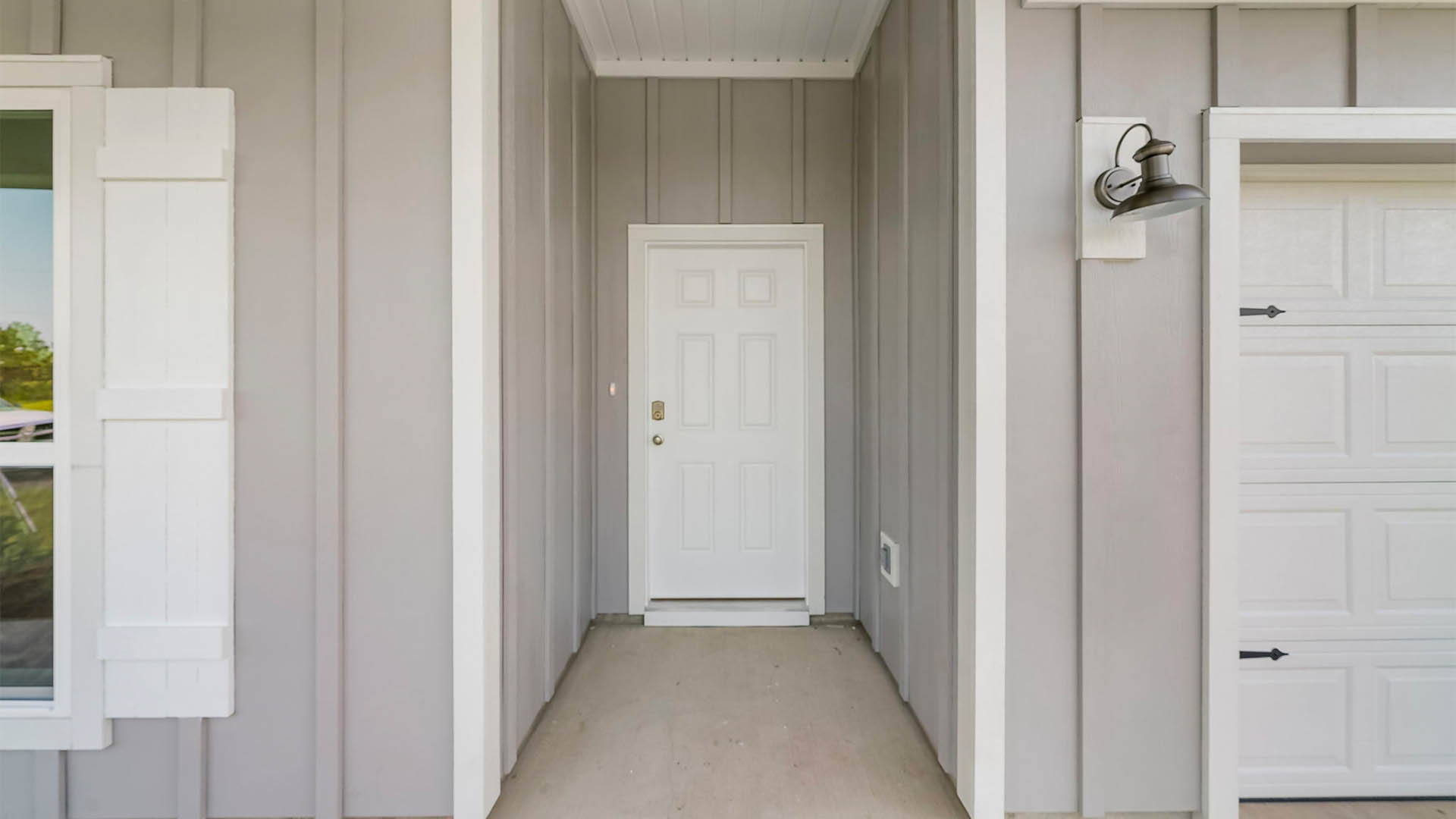 Covered front entrance and front porch.