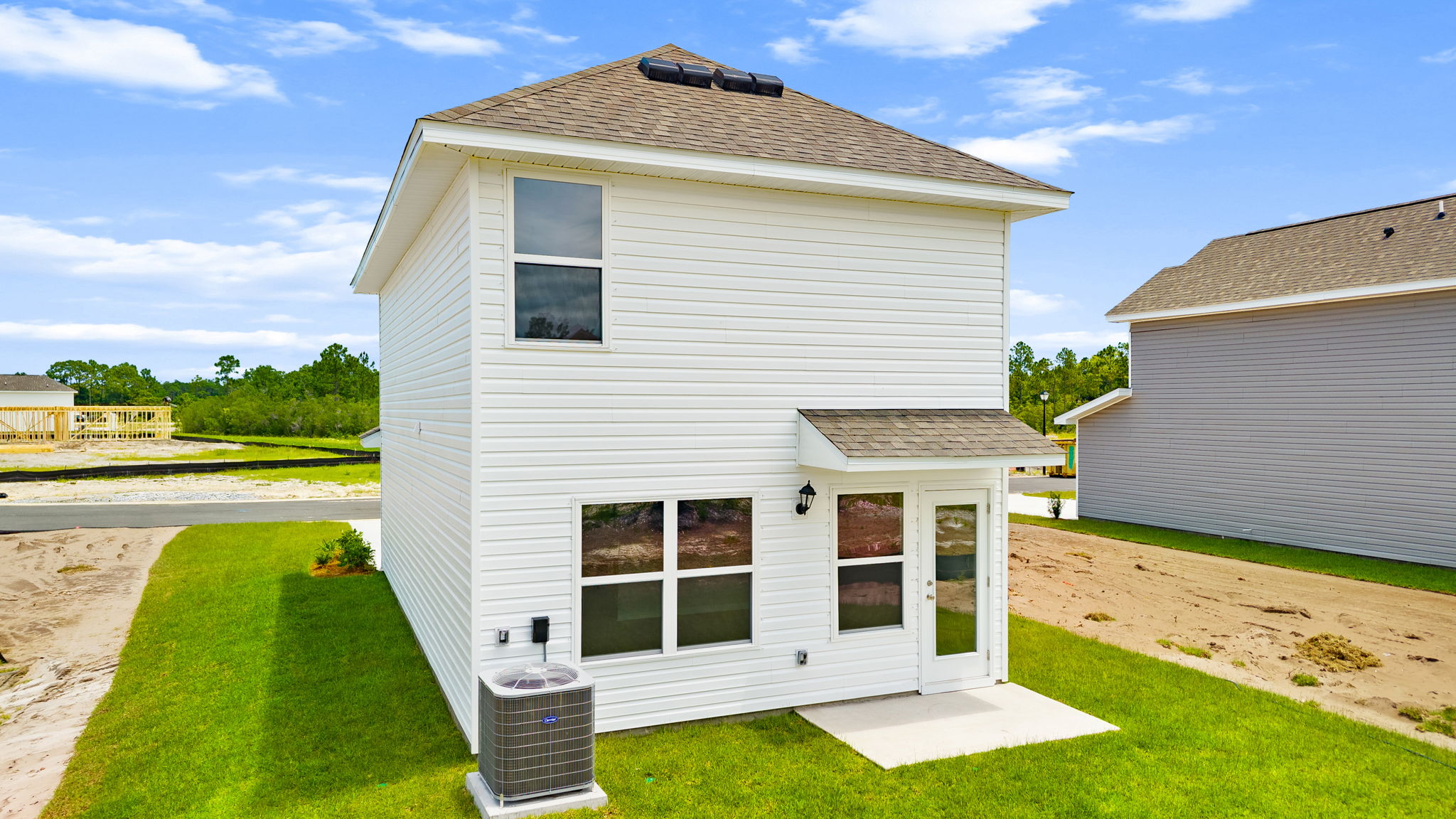 Alderbrook plan rear of home with vinyl siding and back patio.