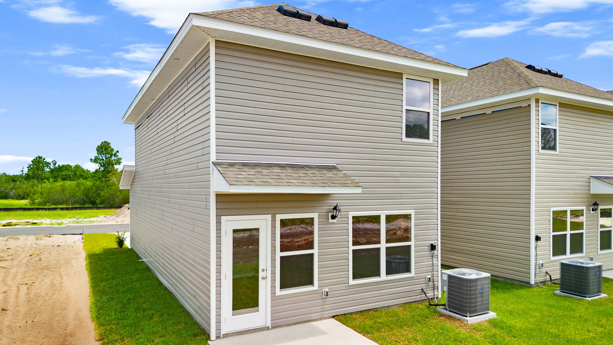 Alderbrook plan rear of home with vinyl siding and back patio.