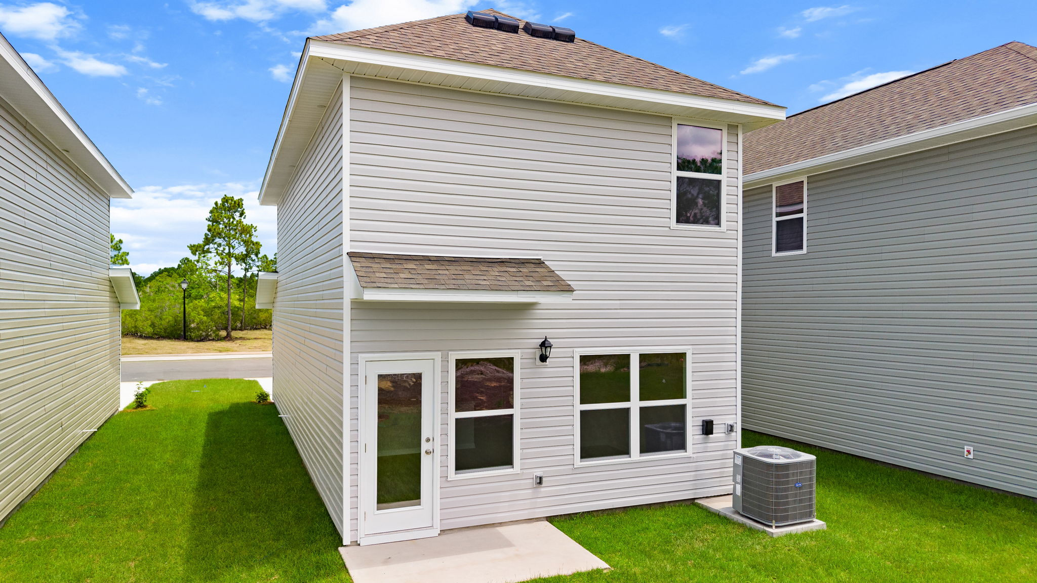 Alderbrook plan rear of home with vinyl siding and back patio.