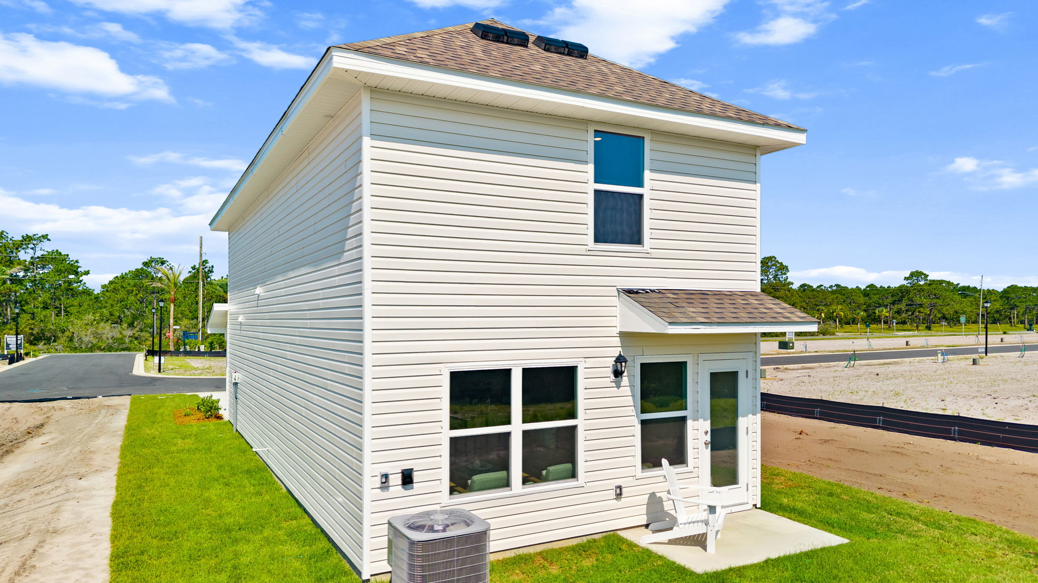 Bandon plan rear of home with vinyl siding and back patio.