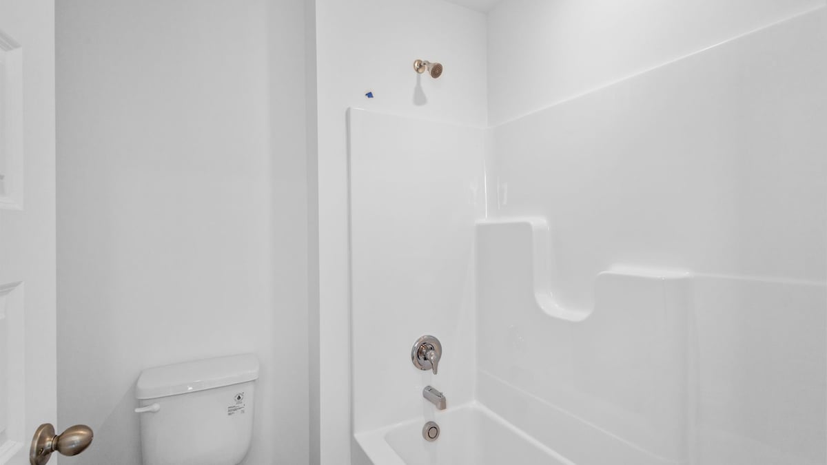 Bathroom with a toilet and a shower.