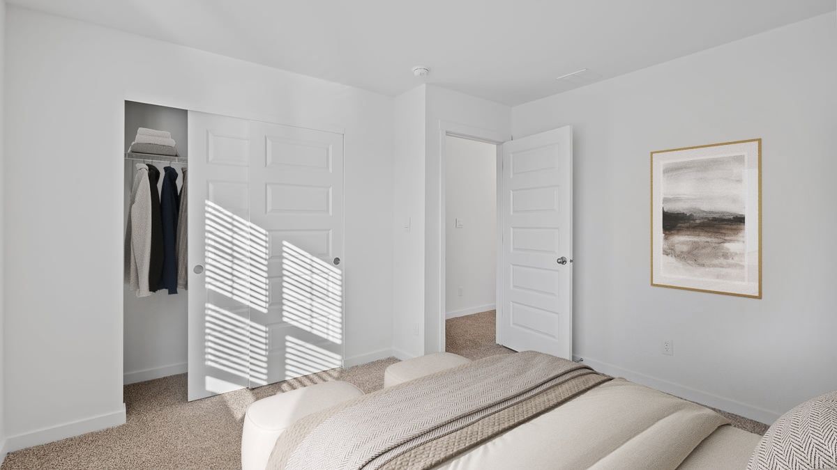 Bedroom with a closet.