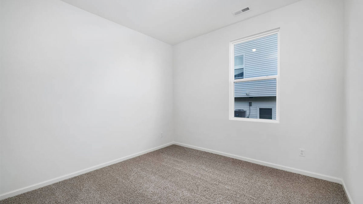 secondary bedroom with carpeting