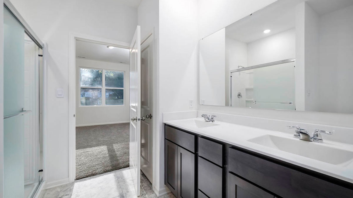primary room en suite bathroom with double bowl vanity