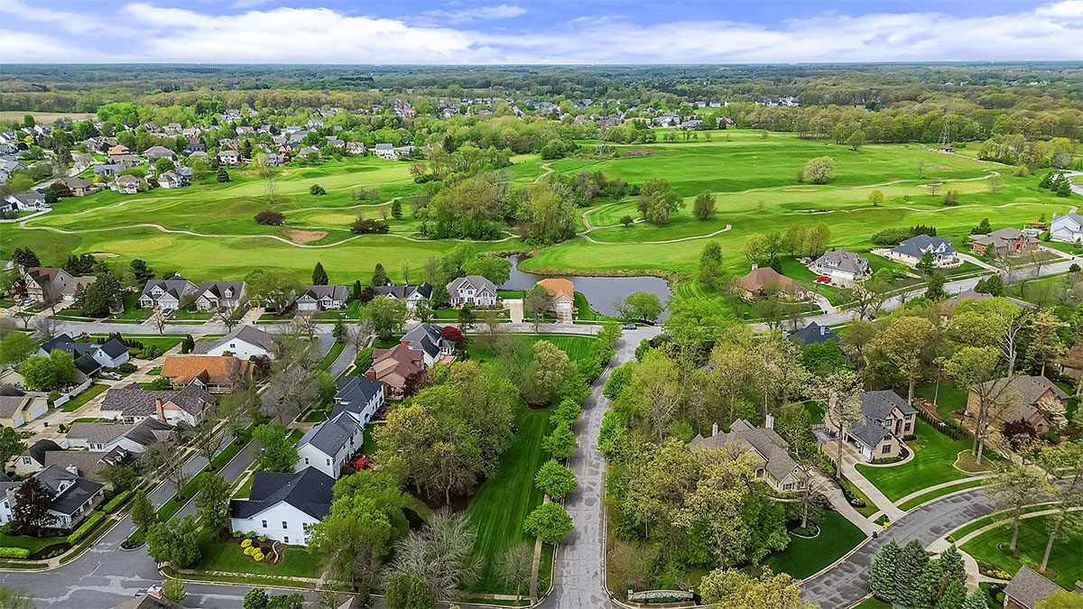 Aberdeen community neighborhood and views of golf course.